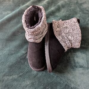 Muk Luks 🖤 & 🩶 Knit Boots